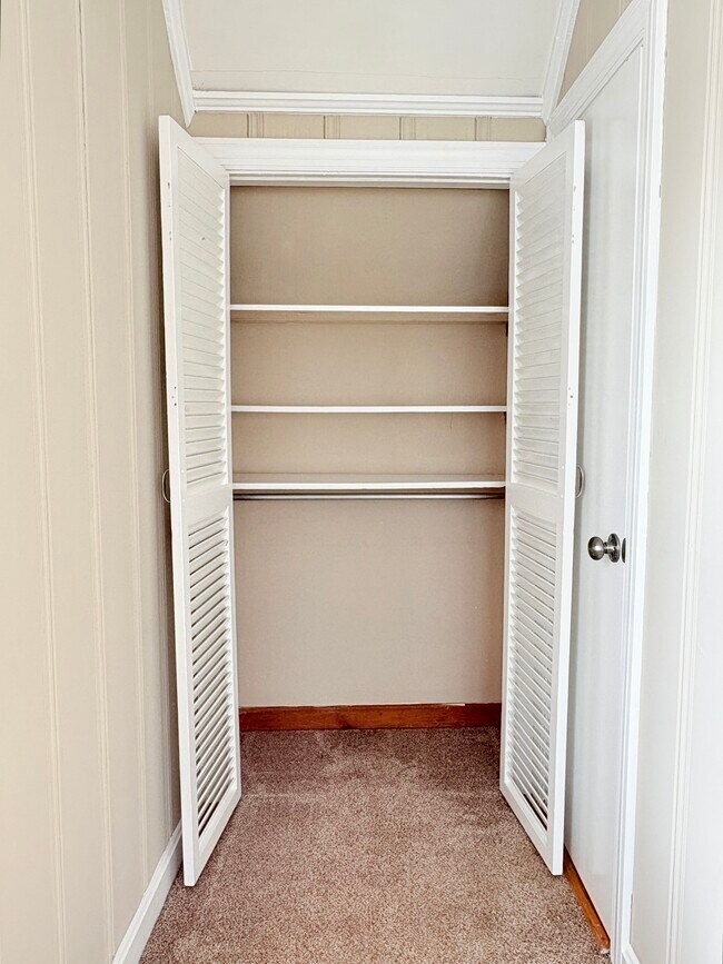 Building Photo - 707 Edgewood St