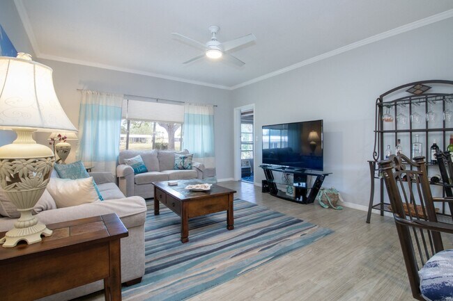 Building Photo - Fully Furnished - 2 bed 2 Bath villa - South Sarasota