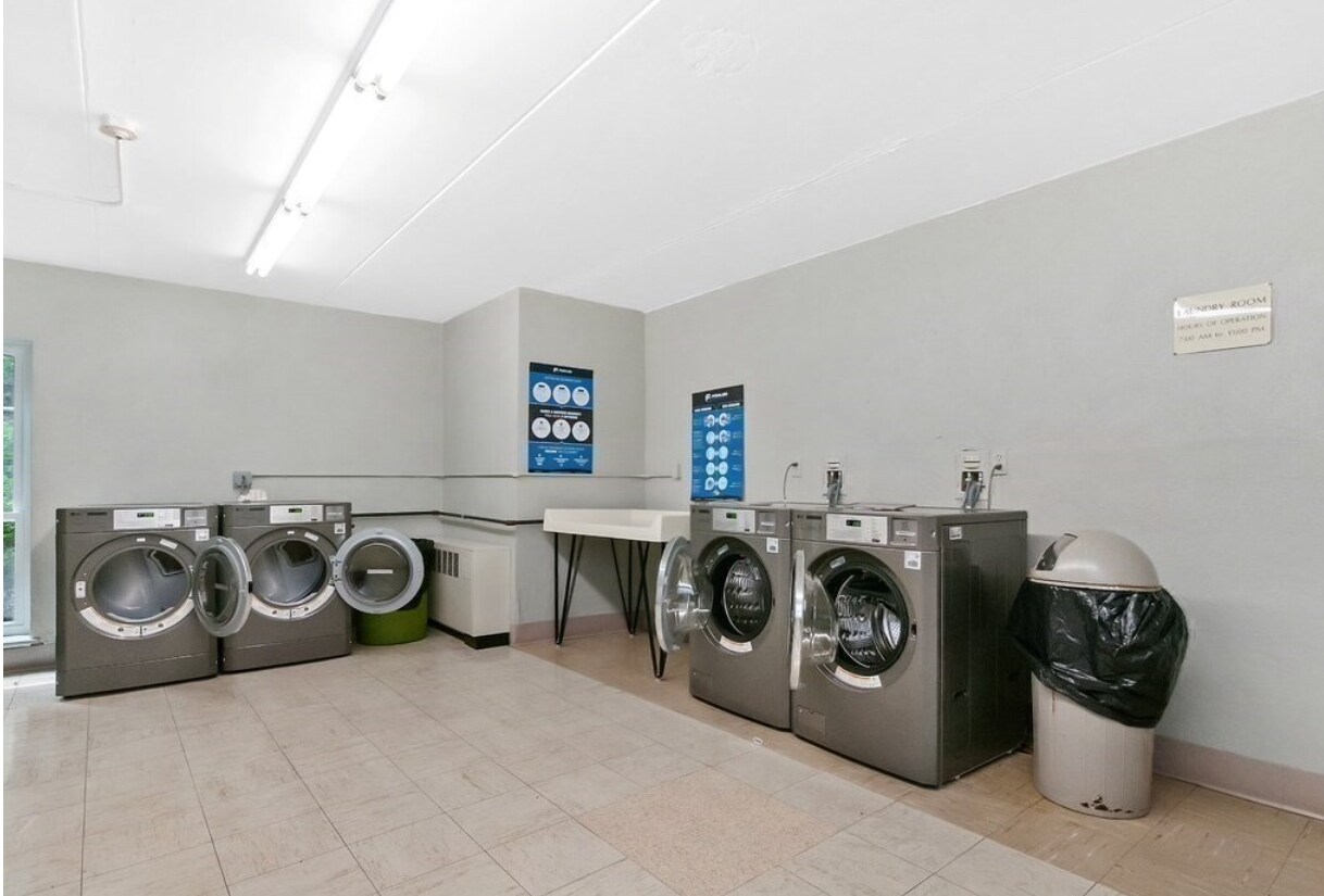 Building Photo - 50 Broadlawn Park