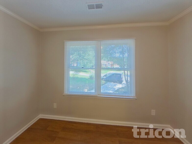 Building Photo - 8404 Sills Ct