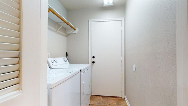 Building Photo - 217 Augsburg Ct