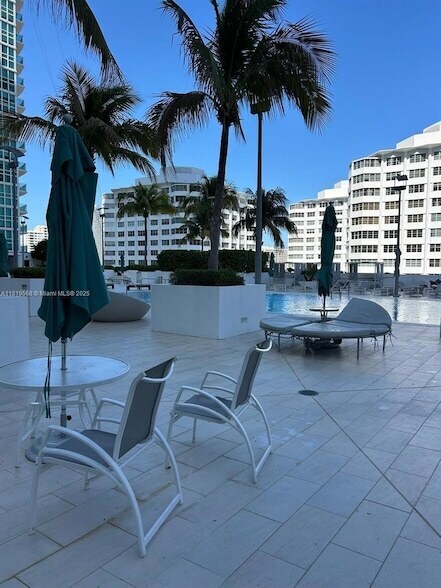 Building Photo - 950 Brickell Bay Dr