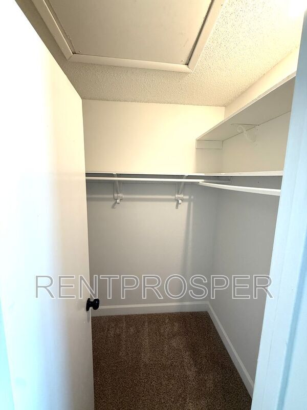 Building Photo - 376 Imperial Dr