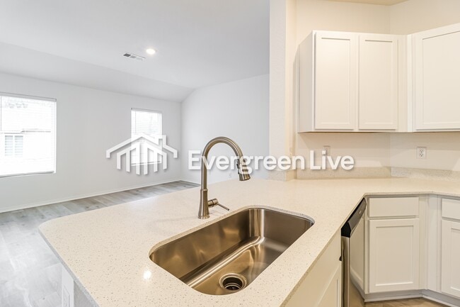 Building Photo - 110 Terrence Dr