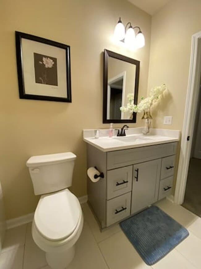 Building Photo - Available NOW  Fully Furnished in Orchard ...