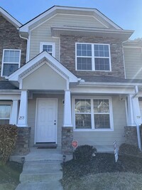 Building Photo - Goodlettsville Townhome