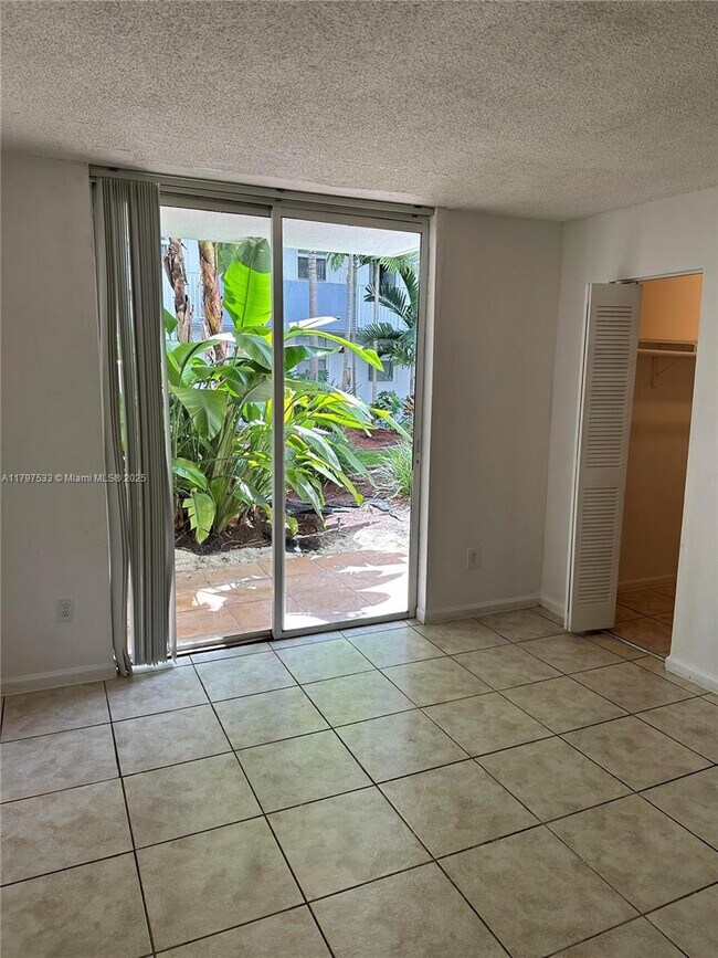 Building Photo - 1801 S Treasure Dr