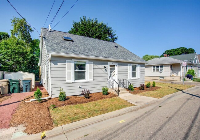 Building Photo - 156 Rodney Ct