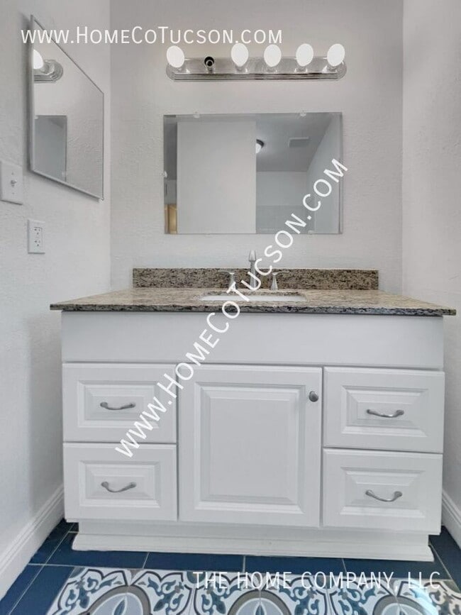 Building Photo - 823 Calle Virada