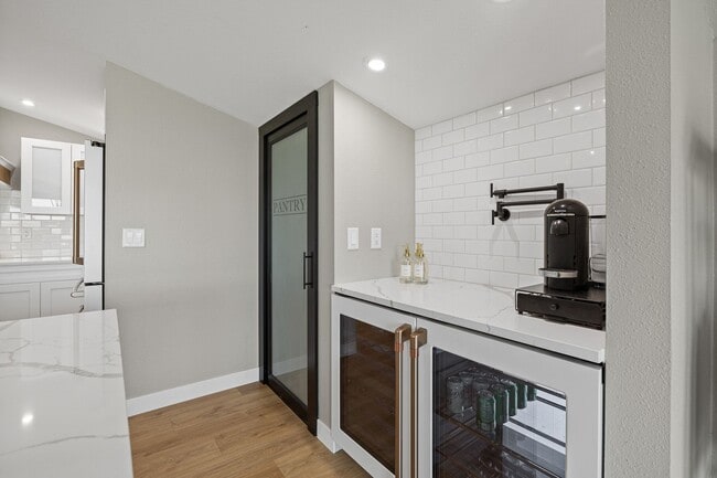 Building Photo - 4 BED | 2 BATH | BARNDOMINIUM | HOT SPRINGS | FURNISHED
