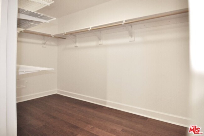 Building Photo - 416 S Spring St