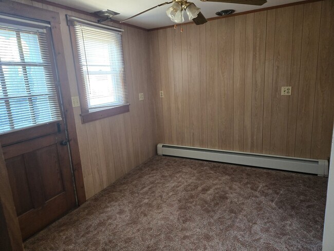 Building Photo - 54 Maple St