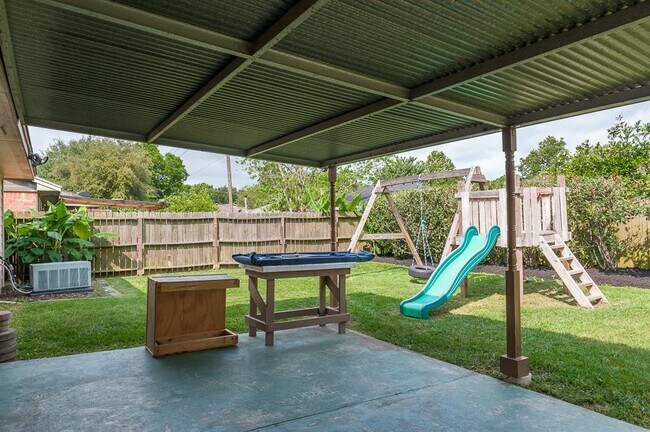 Building Photo - 2318 Colonial Ridge Dr