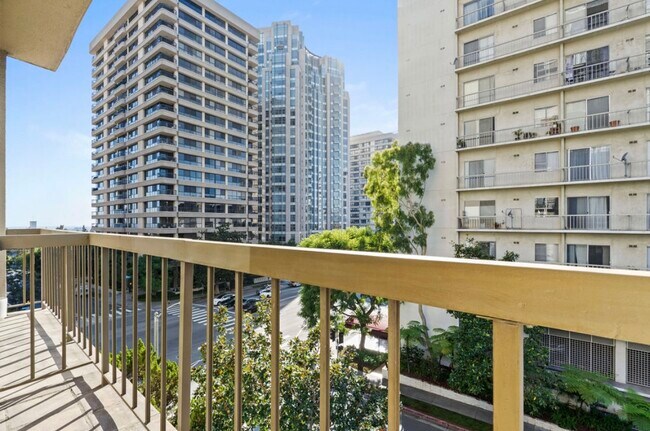 Building Photo - 10747 Wilshire Blvd