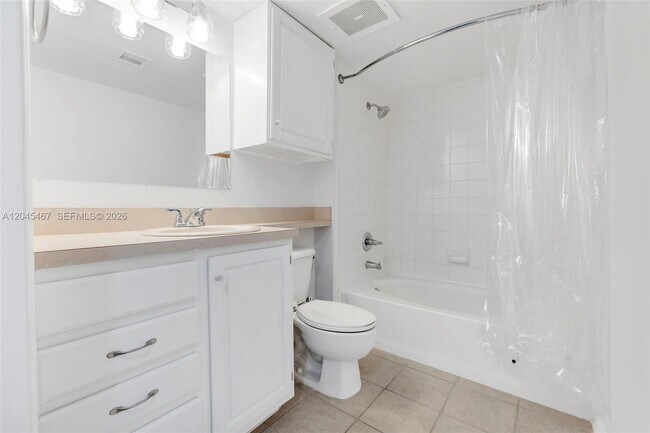 Building Photo - 2665 SW 37th Ave