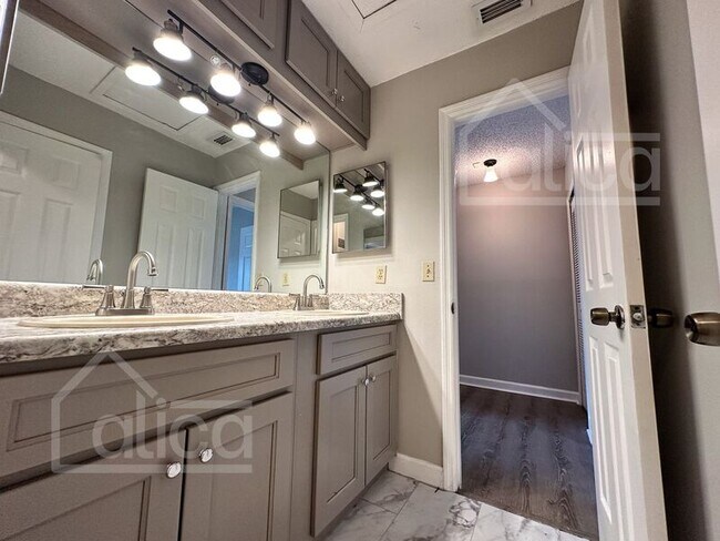 Building Photo - 3282 Oak Lake Pl
