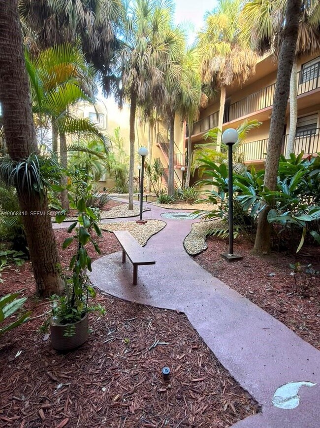 Building Photo - 10835 SW 112th Ave