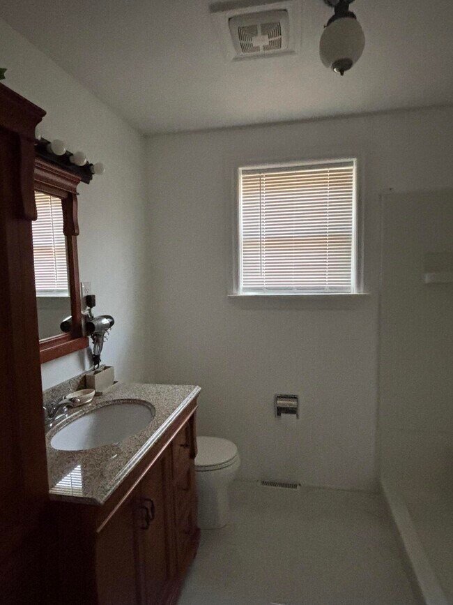 Building Photo - 919 Seminole Ave