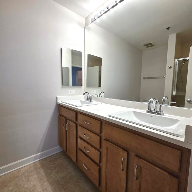 Building Photo - 1841 S Calumet Ave