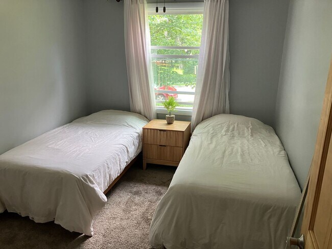 Building Photo - Fully Furnished Rental w/Steam Room & Sauna!