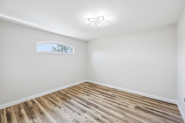 Building Photo - 211 Majestic Dr