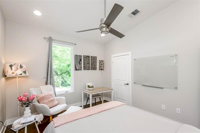 Building Photo - 2113 Glendale Pl