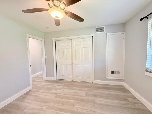 Building Photo - 1702 NE 9th St