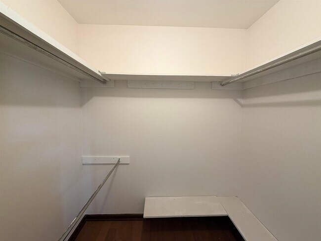 Building Photo - 699 Banyan Ct