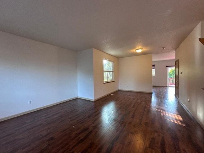 Building Photo - Welcome to this spacious and inviting single-family home w/fully fenced backyard! New Carpet Inst...
