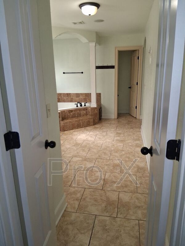 Building Photo - 3864 W Providence Dr