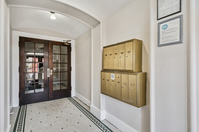 Building Photo - 718 N Grant St