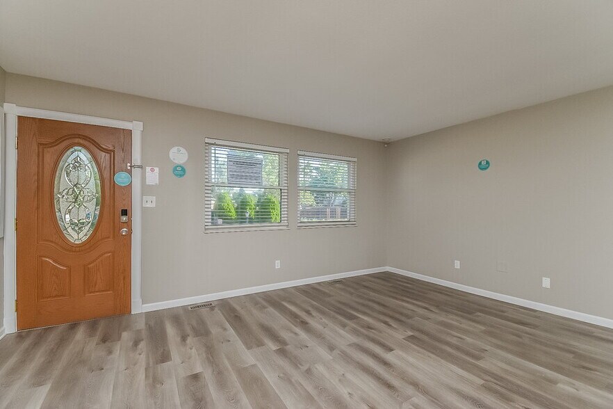Building Photo - 4945 Manzana Dr