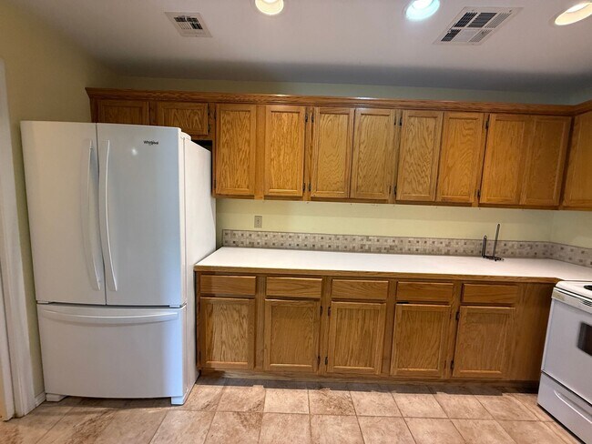 Building Photo - Kellysville 2 bedroom Plenty of Parking, Large fenced yard