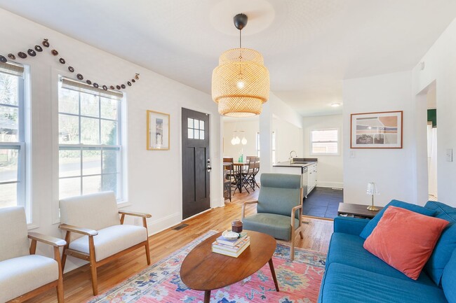 Building Photo - Beautifully Updated Home in Vibrant Atlanta Neighborhood
