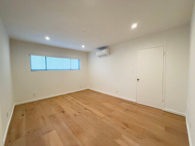 Building Photo - 517 Pier Ave