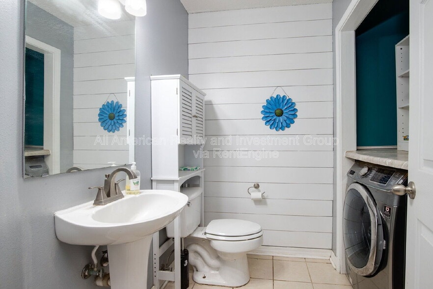 Building Photo - 426 Corvet St