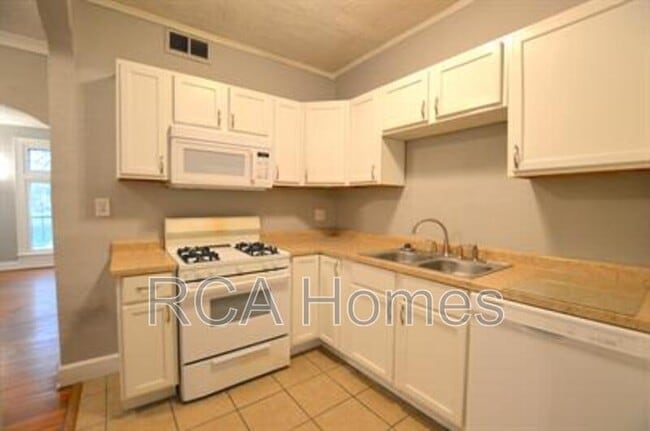 Building Photo - 2527 Shelby St