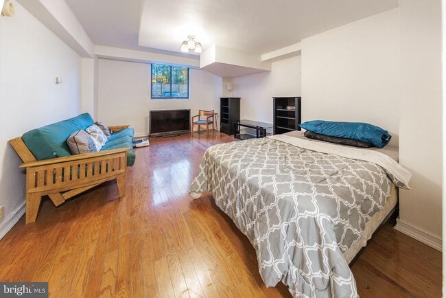 Primary Photo - 3315 Wisconsin Ave NW