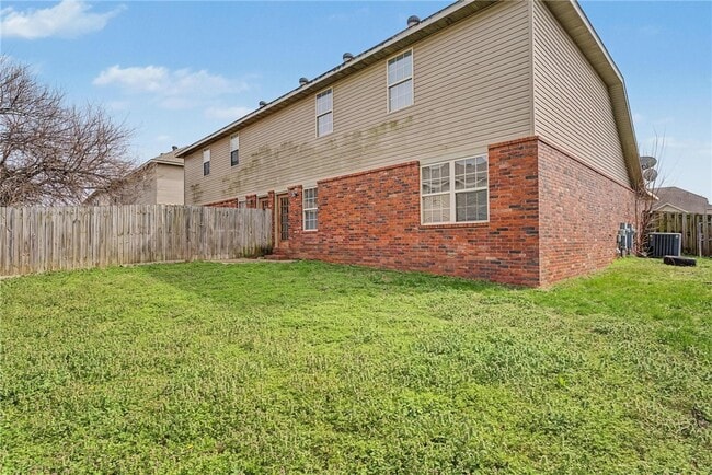 Building Photo - 3102 SW Deerfield Blvd