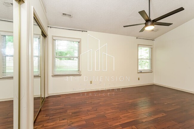 Building Photo - Charming 3-Bedroom Home with 2 Full Baths ...