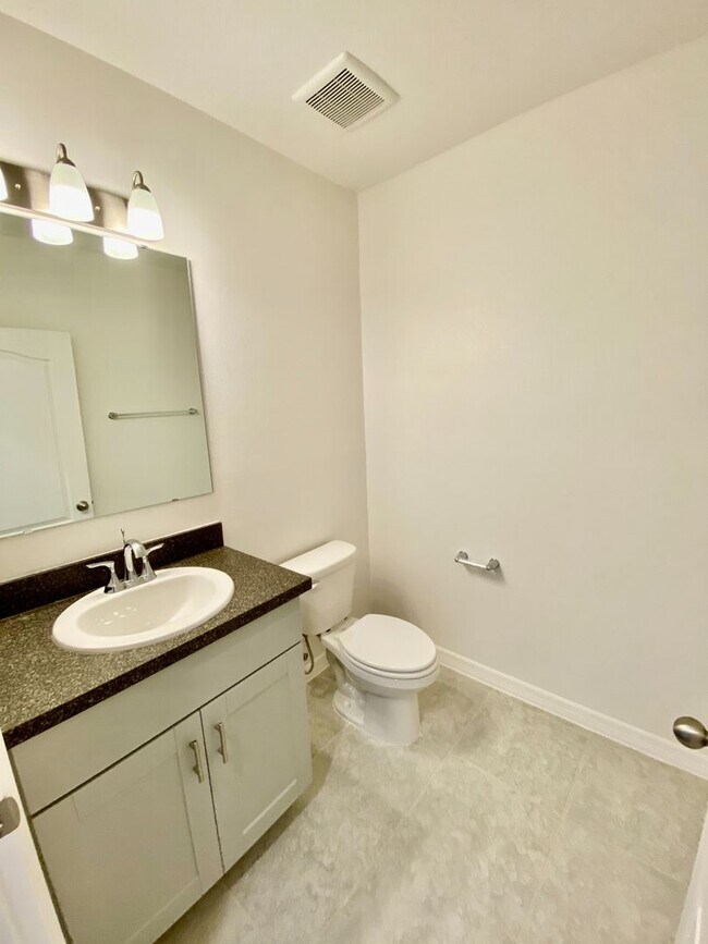 Building Photo - Beautiful Home for rent in Poinciana - 4 bed 2.5 bath plus large bonus room