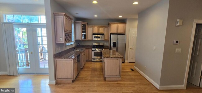 Building Photo - 47565 Royal Burnham Terrace
