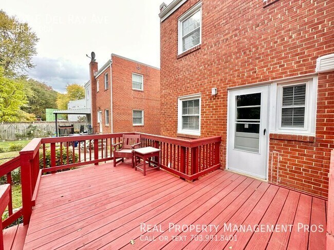 Building Photo - 107 E Del Ray Ave