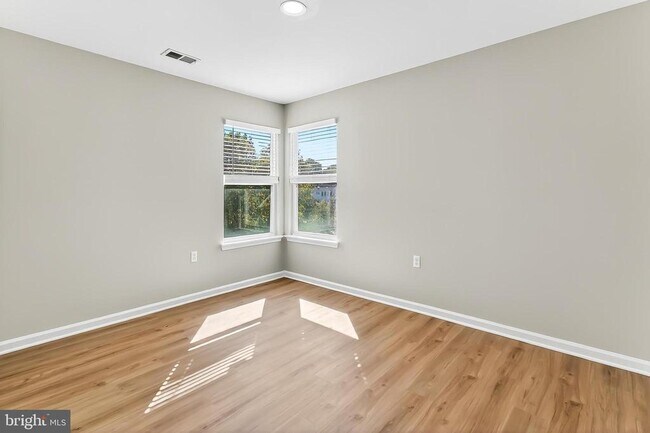 Building Photo - 2410 Dakota Lakes Dr