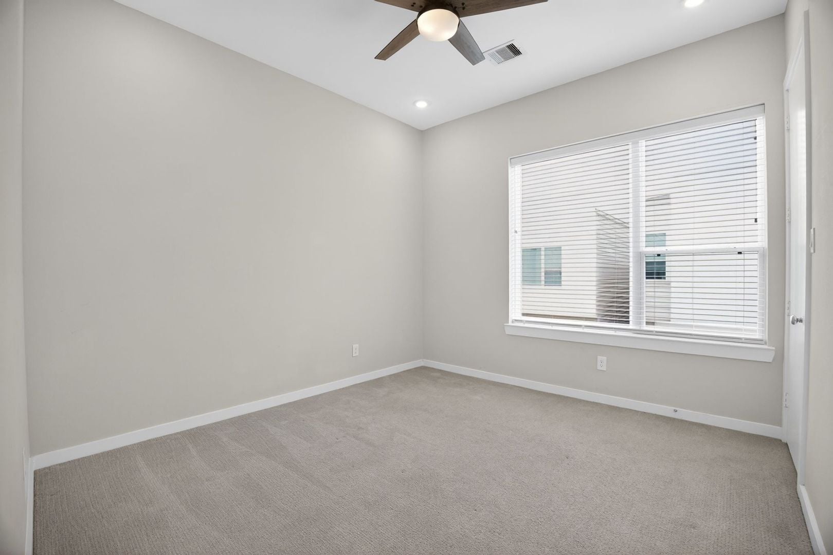 Building Photo - 619 Thornton Oaks Ln