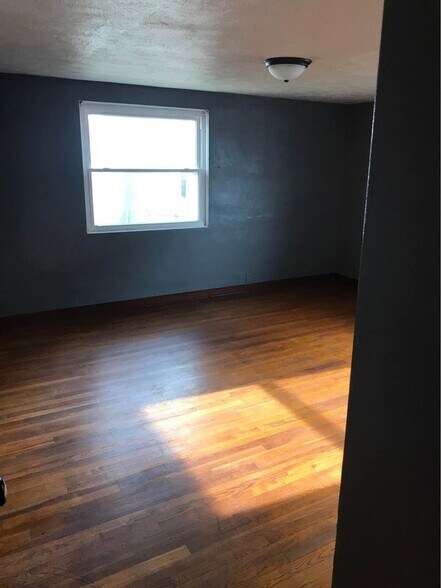 no pets or smoking - 5 Randolph Dr