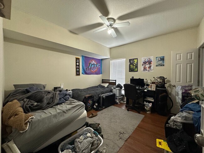 Building Photo - 1900 S 16th St