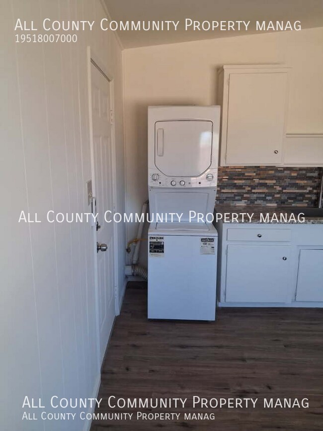 Building Photo - 6082 Daisy-