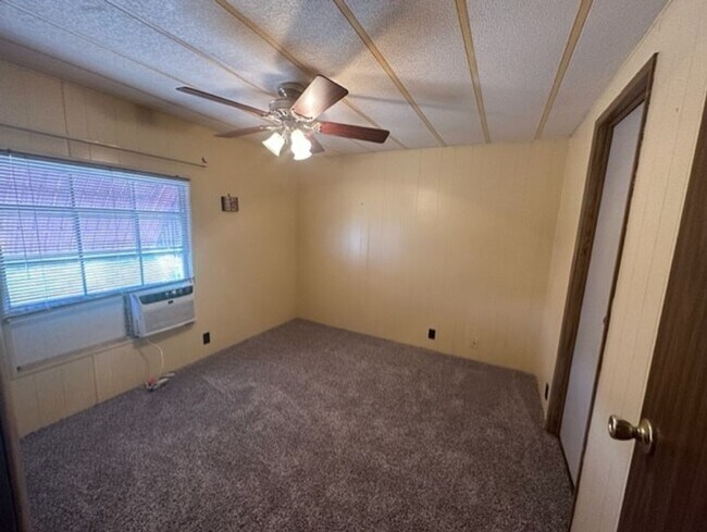 Building Photo - Nice 3 bedroom 2 Bath