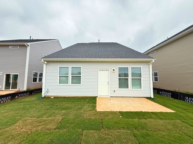 Building Photo - 144 Gervais Cir